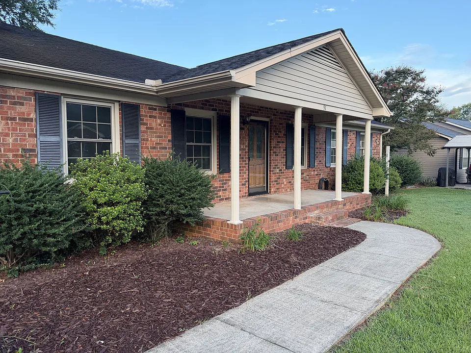 911 Essex Dr