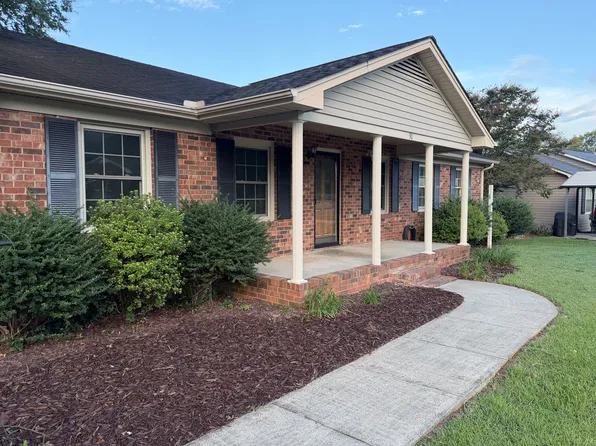 911 Essex Dr, Graham, NC 27253