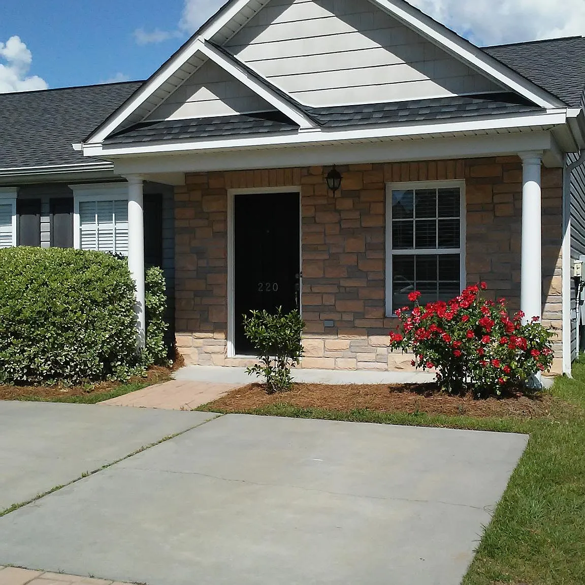 220 Dawsons Park Dr — Photo 1