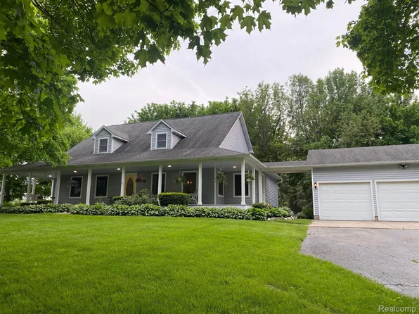 7389 Lobdell Rd, Linden, MI 48451