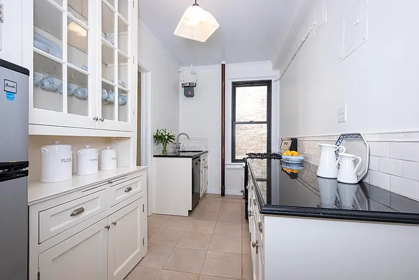 Sold by Douglas Elliman | media 14