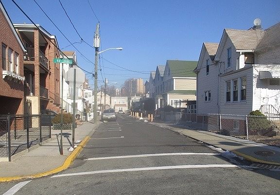 Exterior Neighborhood (street photo)