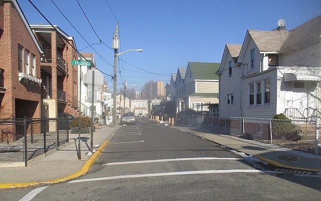 Exterior Neighborhood (street photo)