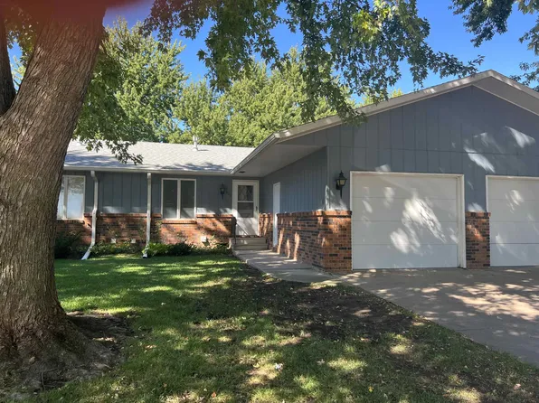 403 S Apple St, Shickley, NE 68436