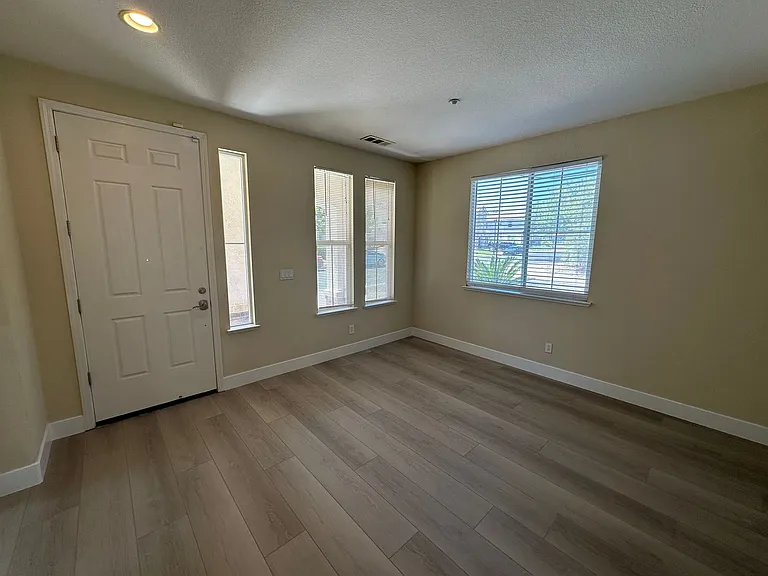 2397 Tamalpais Ave — Photo 3