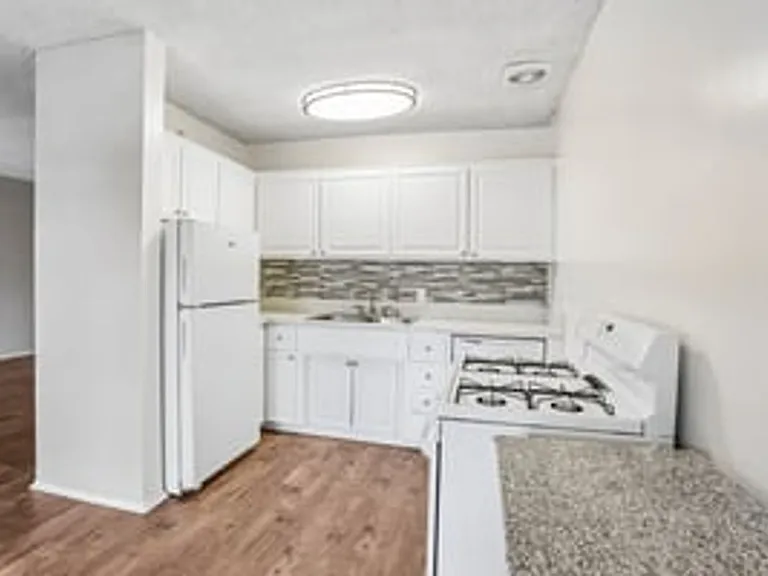 Terraces at South Pasadena Apartments — Photo 94