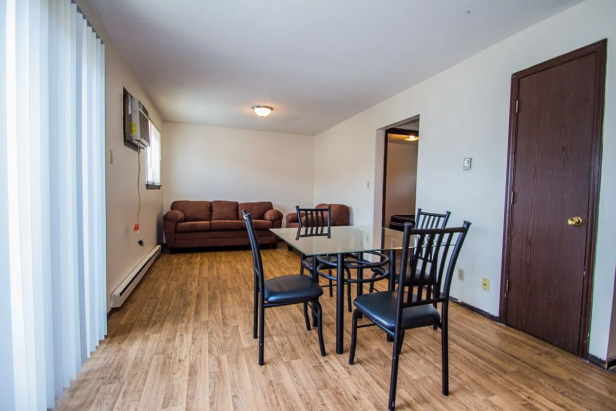 Building Photo - 702 Crescent Dr #10