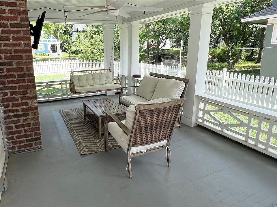 2nd image of 5906 Oak St