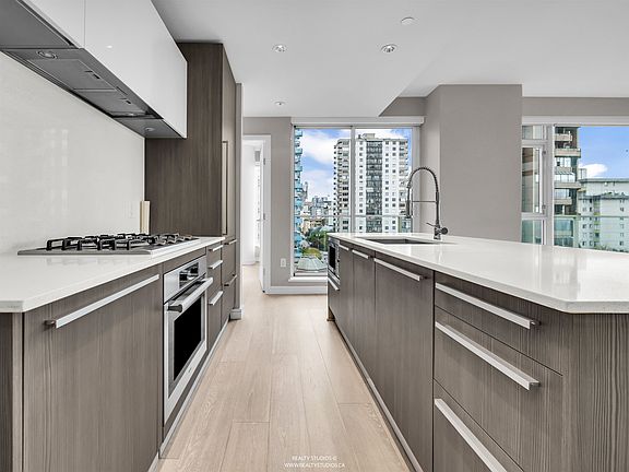 5th image of 1221 Bidwell St #905