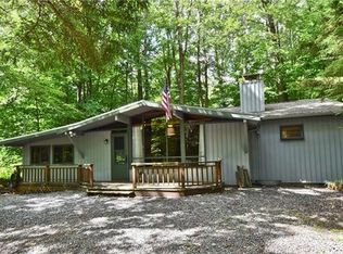 339 Canoe Brook Rd, Pocono Pines, PA 18350