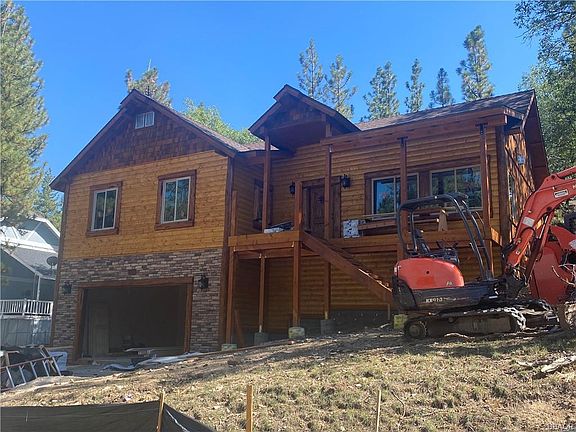 3rd image of 1210 Alpenweg Dr