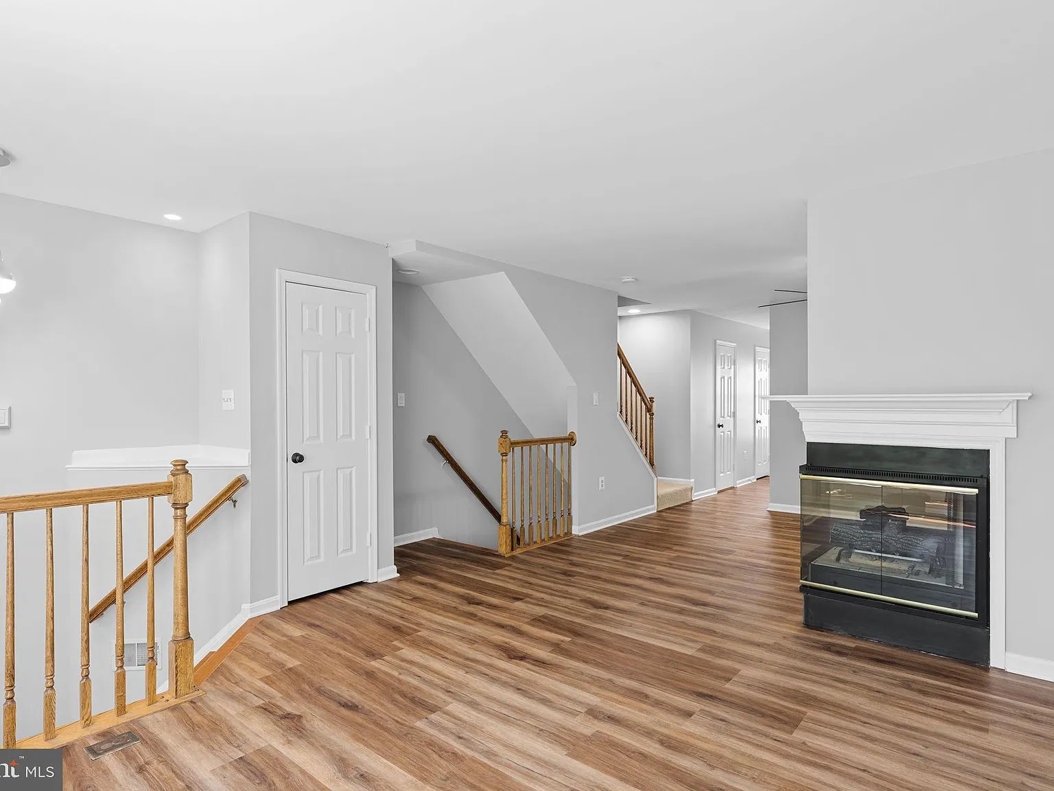 3 bed, 3.5 bath, 1765 sqft, $3,200 — Photo 4