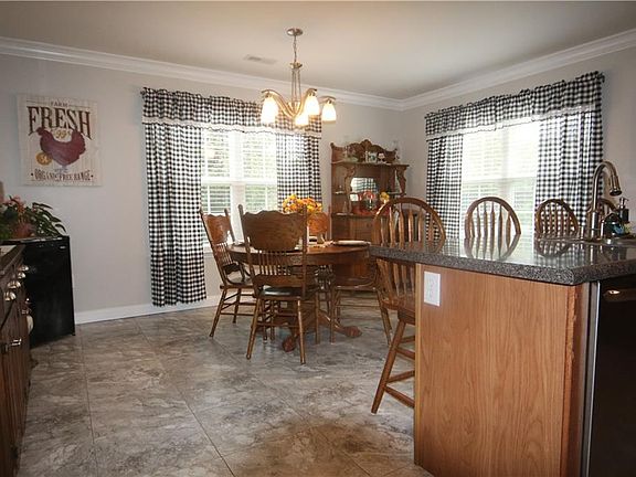 5th image of 114 Cedar Glen Dr