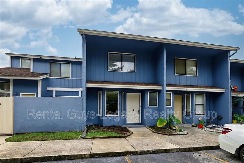 2 bed, 1.5 bath, 1139 sqft, $1,350 — Photo 2