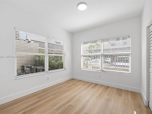5th image of 403 SW 12th Ave APT 4