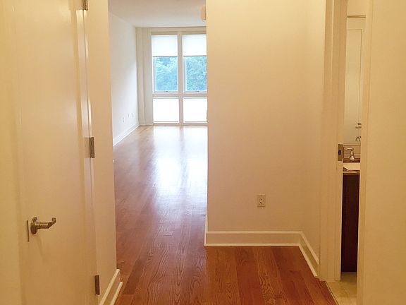 3rd image of 90 Bay Street Lndg APT 3G