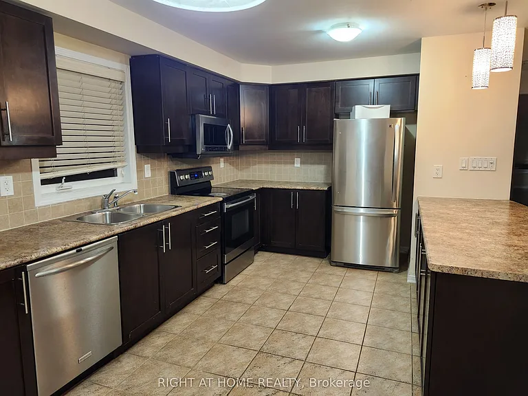786 Bolingbroke Dr — Photo 9