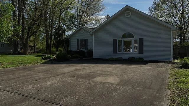 1533 Ridgeway Rd photo 1