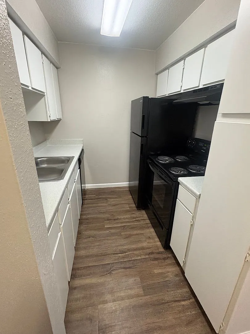 Madison Square Apartments — Photo 2