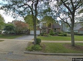 257 Southfield Dr, Vernon Hills, IL 60061