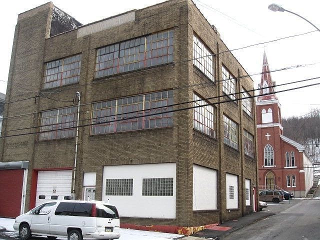 1st image of 300 E Pine St