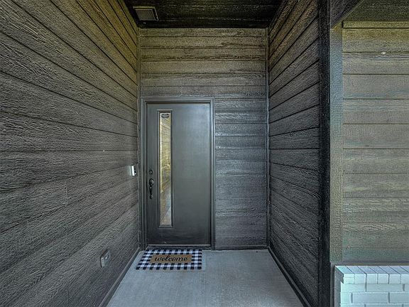 3rd image of 305 Pergola St