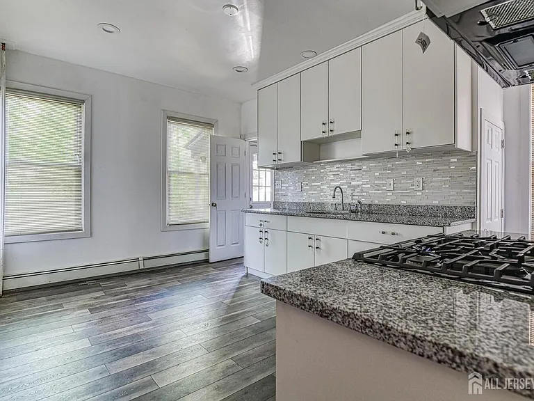 212 Easton Ave #1 — Photo 6