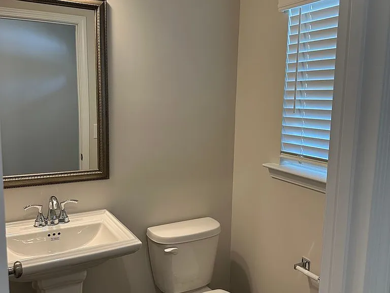 331 S Lake Ct — Photo 3
