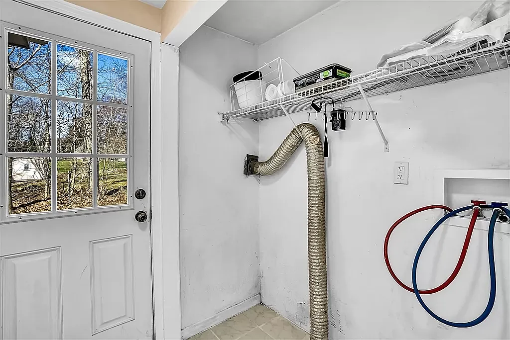 4 bed, 1900 sqft, $3,000 — Photo 3