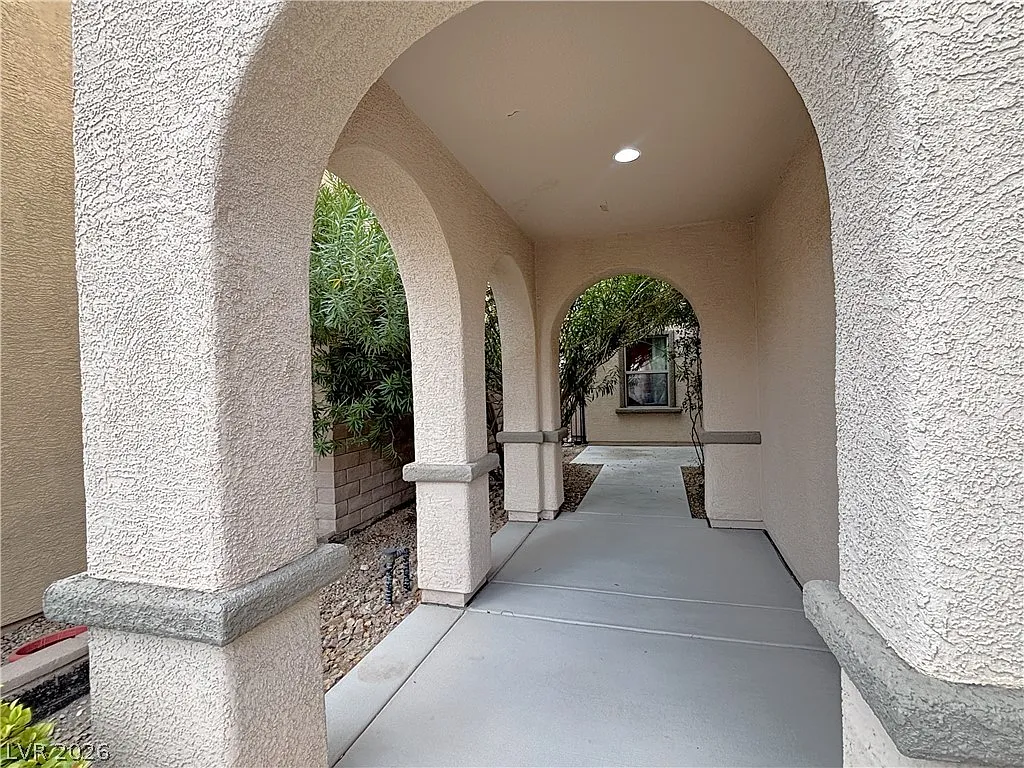 3 bed, 2.5 bath, 1901 sqft, $2,300 — Photo 2