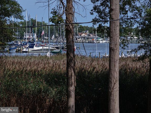 4th image of 1024 Old Turkey Point Rd