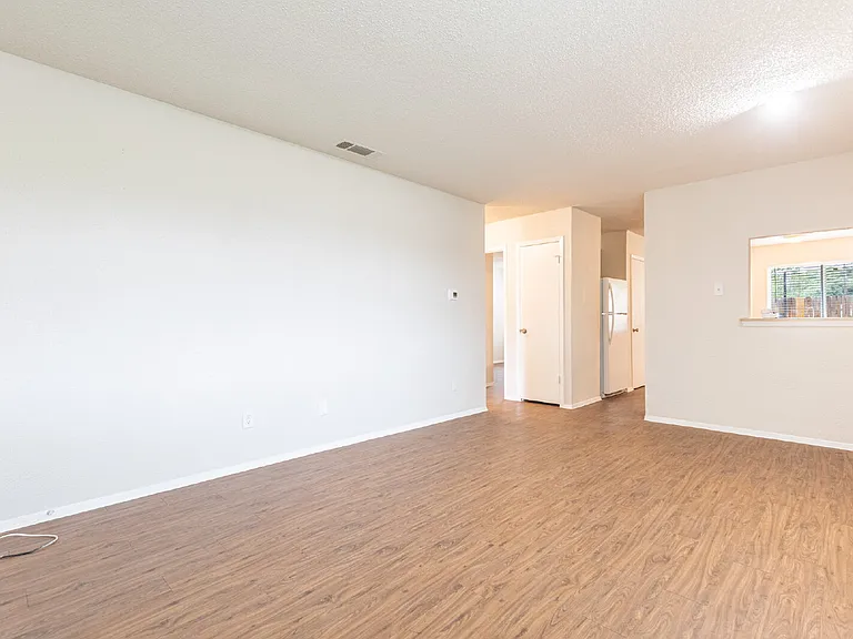 323 W William Cannon Dr #B — Photo 5