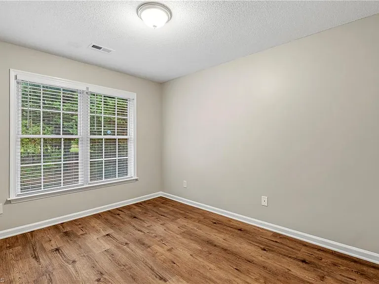 2320 Meadow Gate Dr — Photo 25