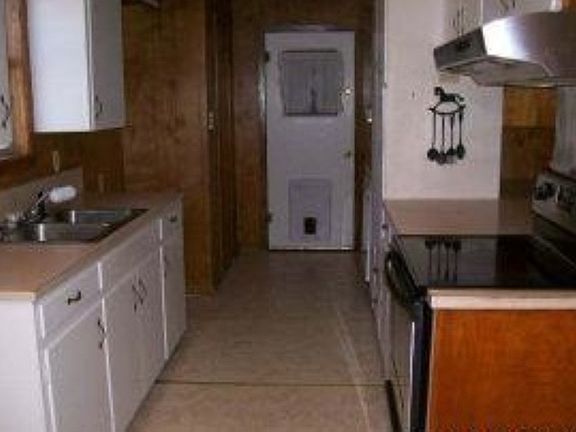 4th image of 89 Sue Ann Dr