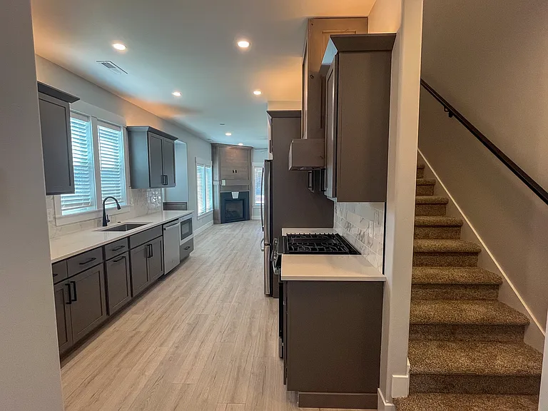 1204 W Dairy Farm Ln — Photo 19