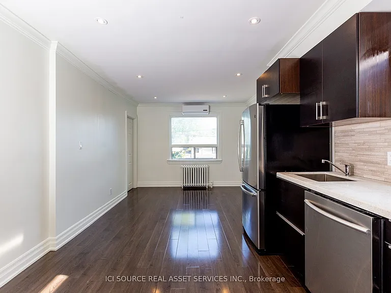 253 Lakeshore Rd E #D — Photo 1