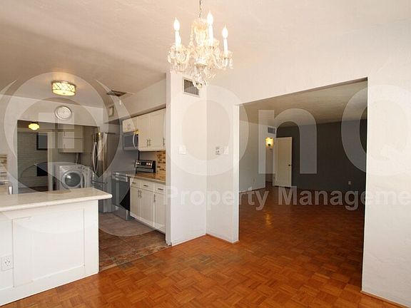 4th image of 909 W Avalon Dr