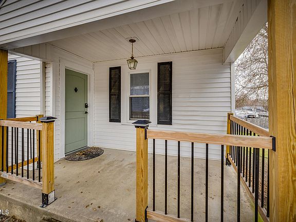 4th image of 906 Dorothy St