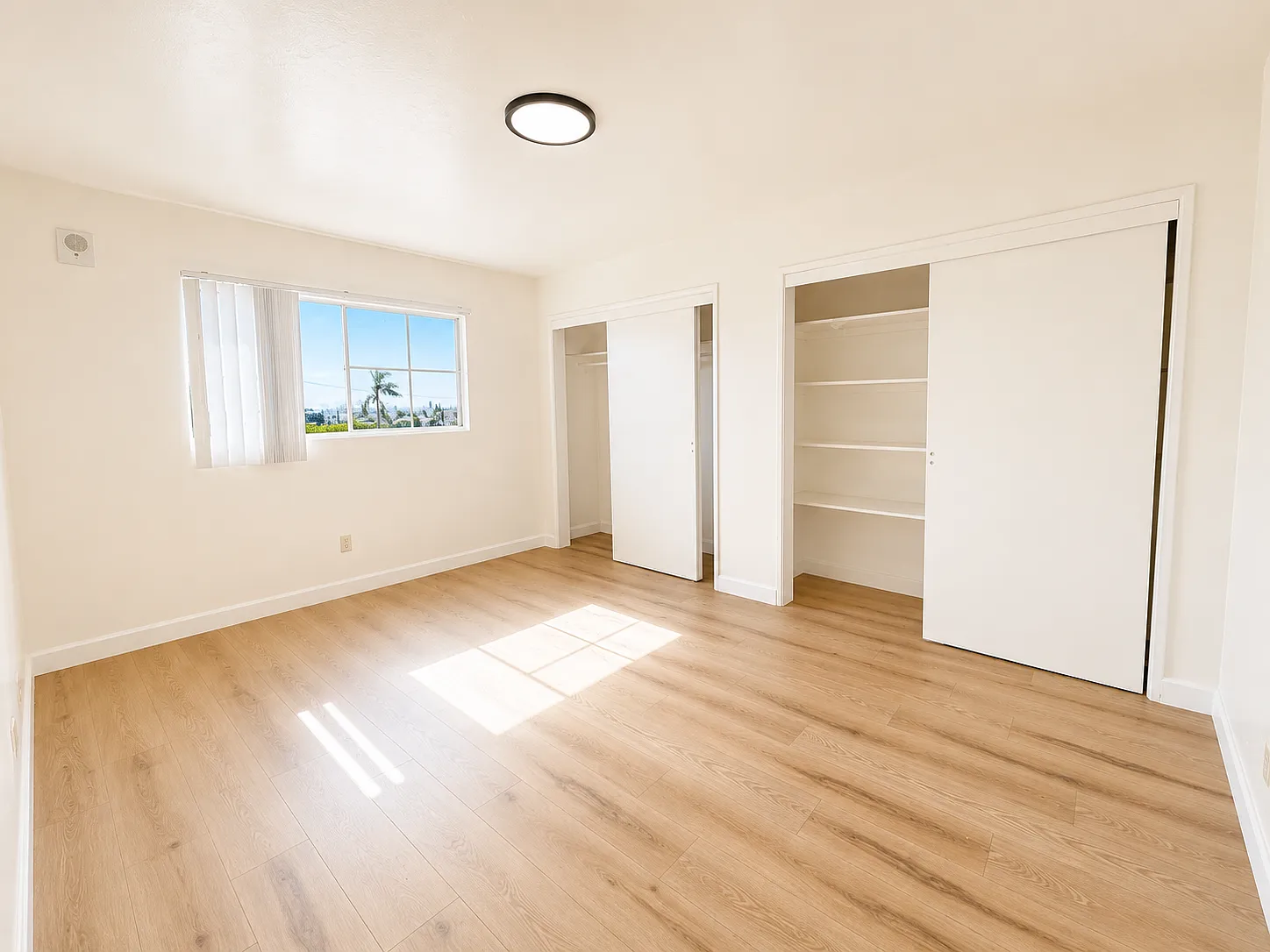 2 bed, 700 sqft, $1,990 — Photo 3