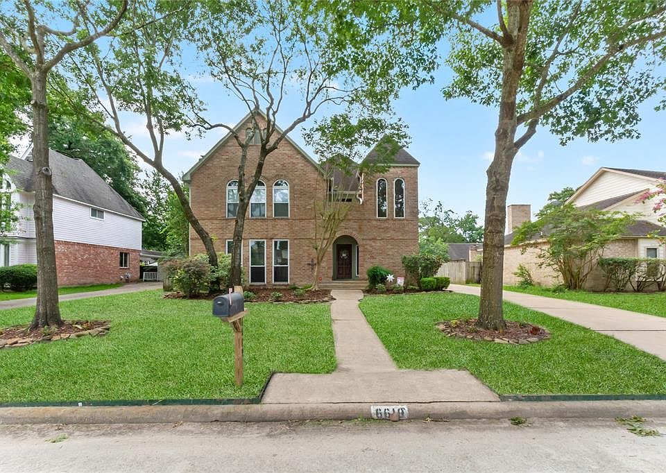 1st image of 6619 Castle Lane Dr