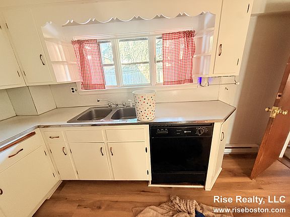 5th image of 195 Mount Auburn St