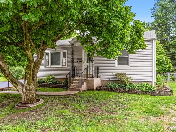 9844 Mecca Ln, Saint Ann, MO 63074