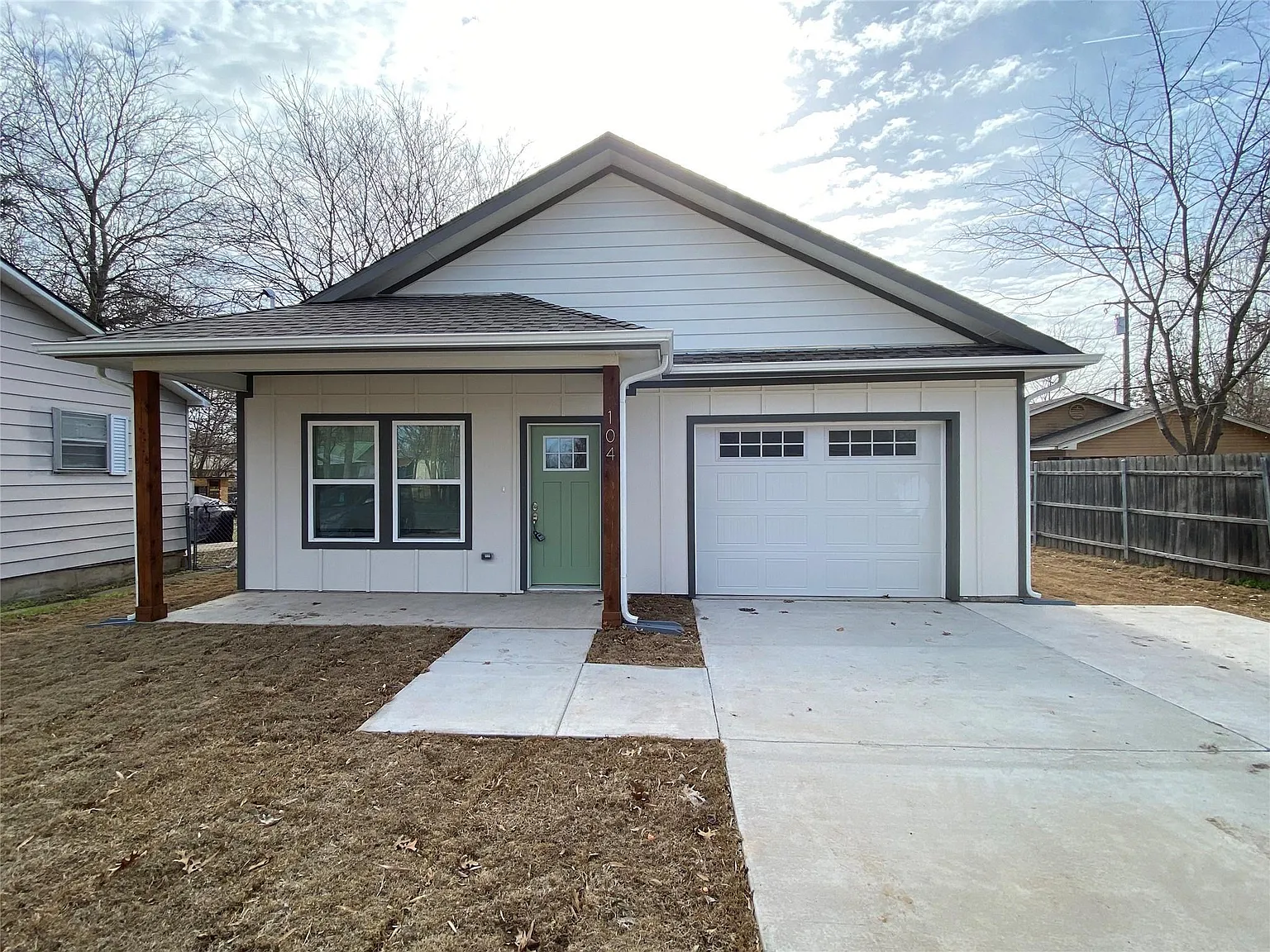3 bed, 1321 sqft, $1,550 — Photo 1