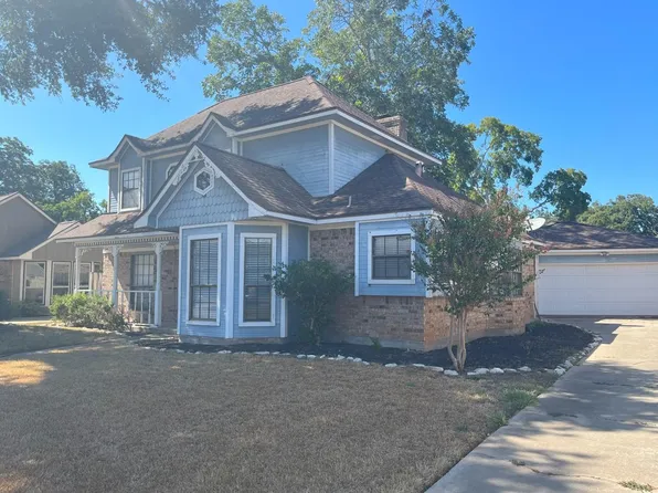 54 Daffodil Ct, Lake Jackson, TX 77566