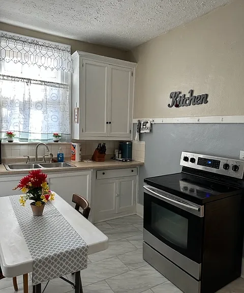 2133 Belfast St — Photo 2