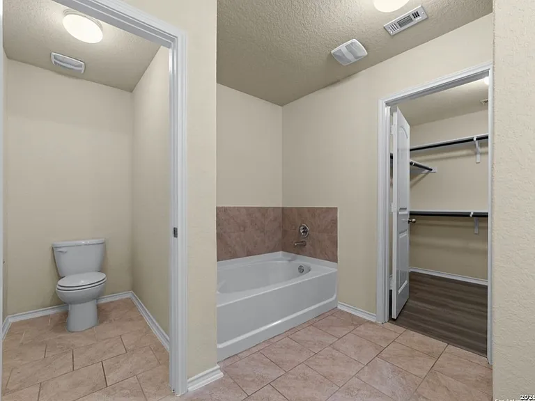 1407 Frio Eagle — Photo 20