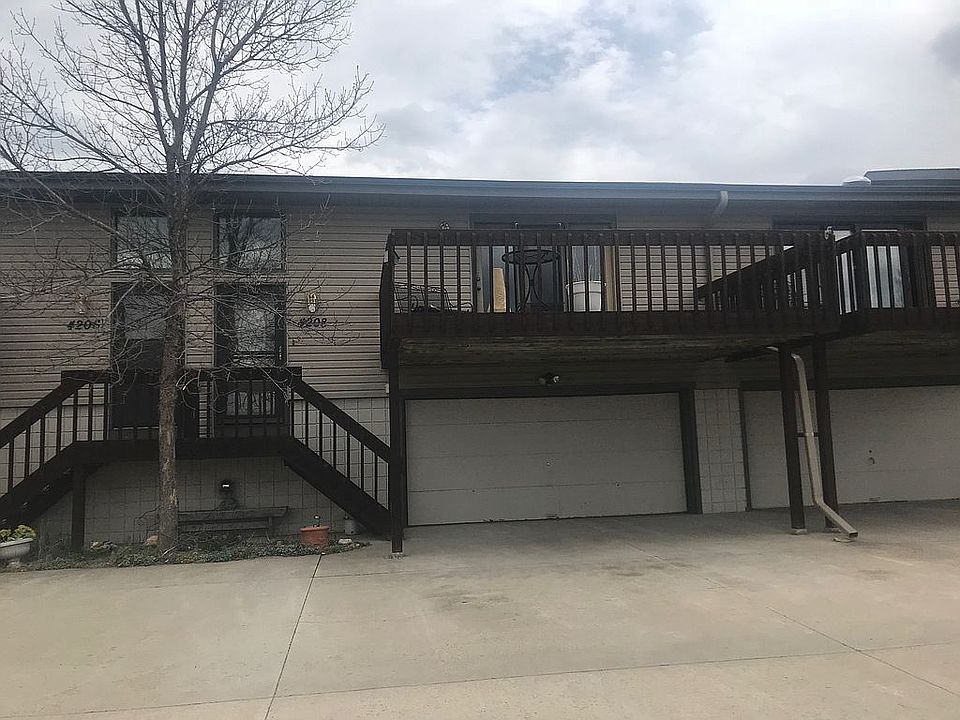 1st image of 4208 Foothill Dr