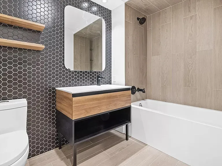 260 Gold St #525 — Photo 5