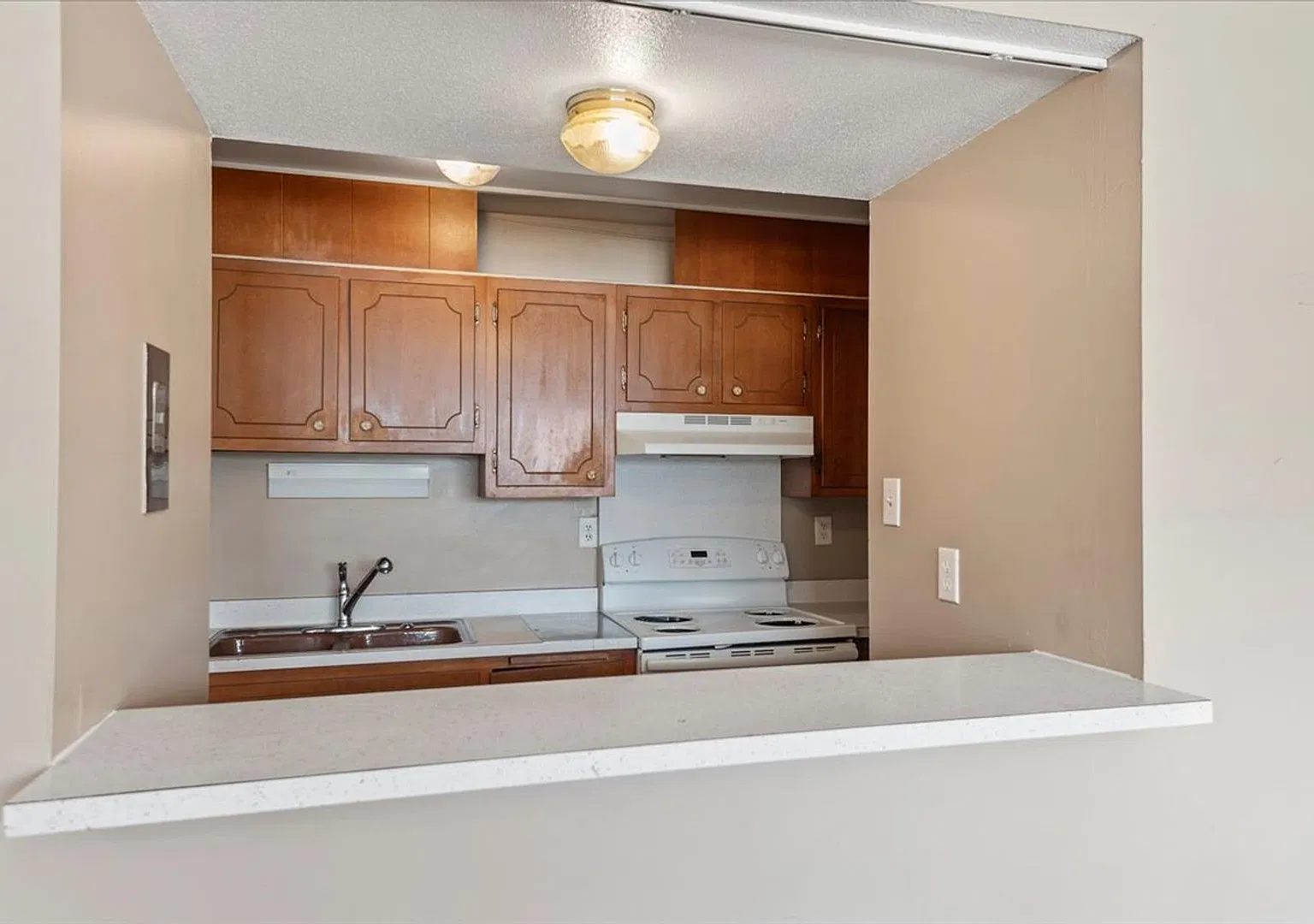 105 S Elder Ln — Photo 1
