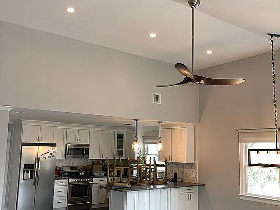 5th image of 10 Meadow Ln